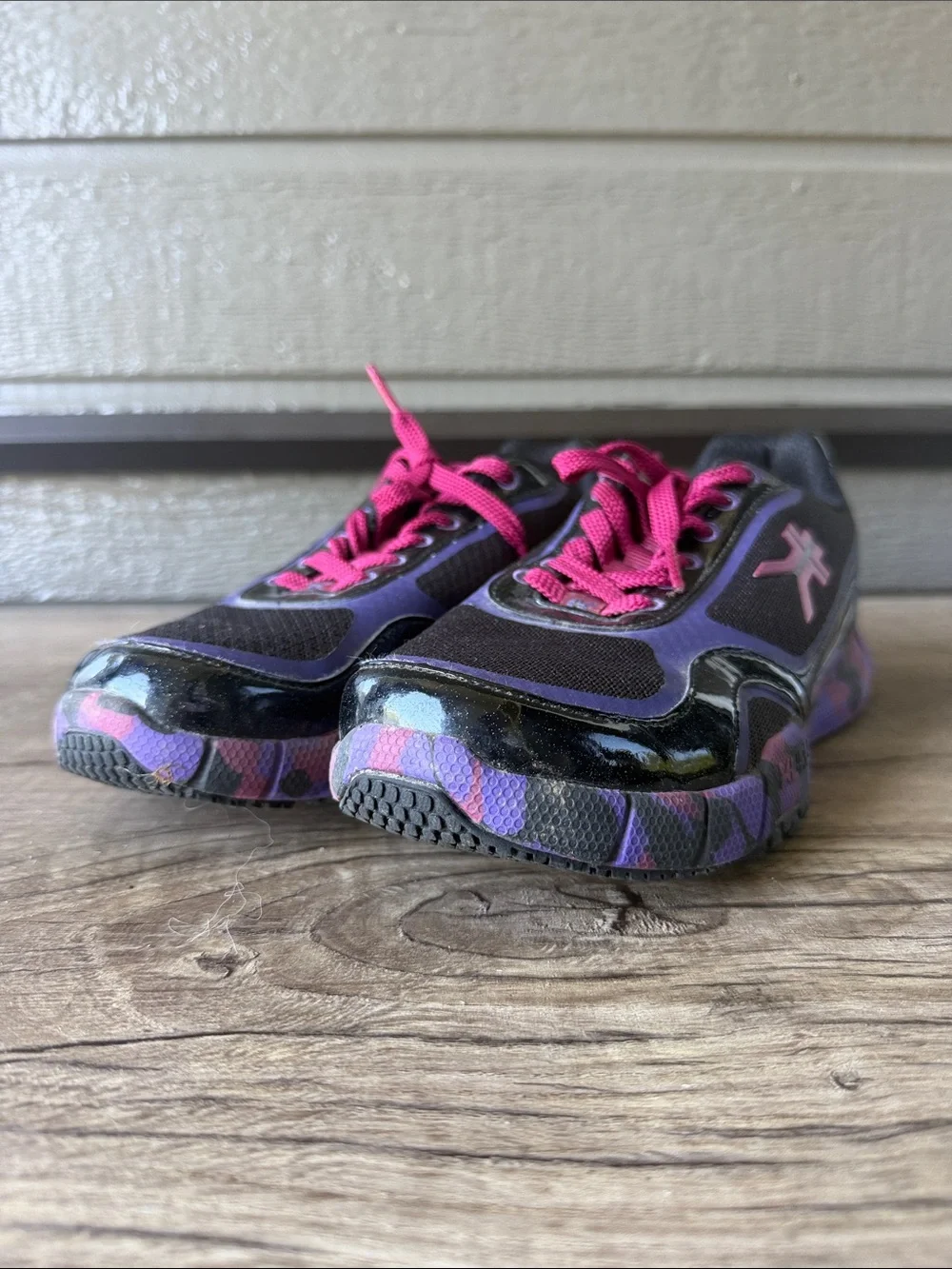 KURU Carrera Women’s Black and Purple Athletic Shoes with Pink Laces size 7.5